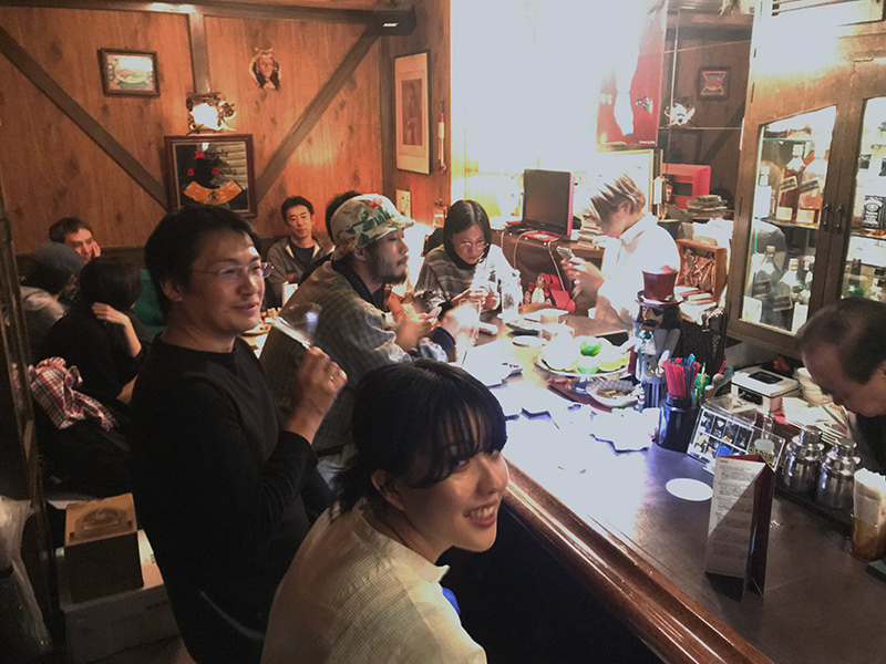 BAR ÉKRITS店内